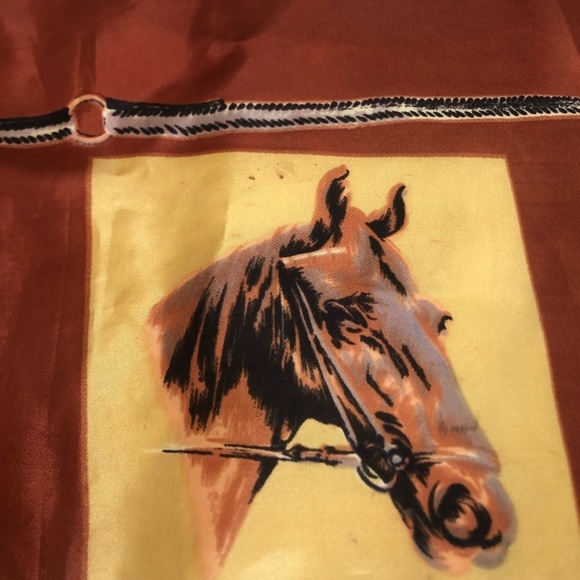 VINTAGE HORSE DESIGN SCARF 100% ACETATE 31" X 31" MADE IN JAPAN - Picture 9 of 10